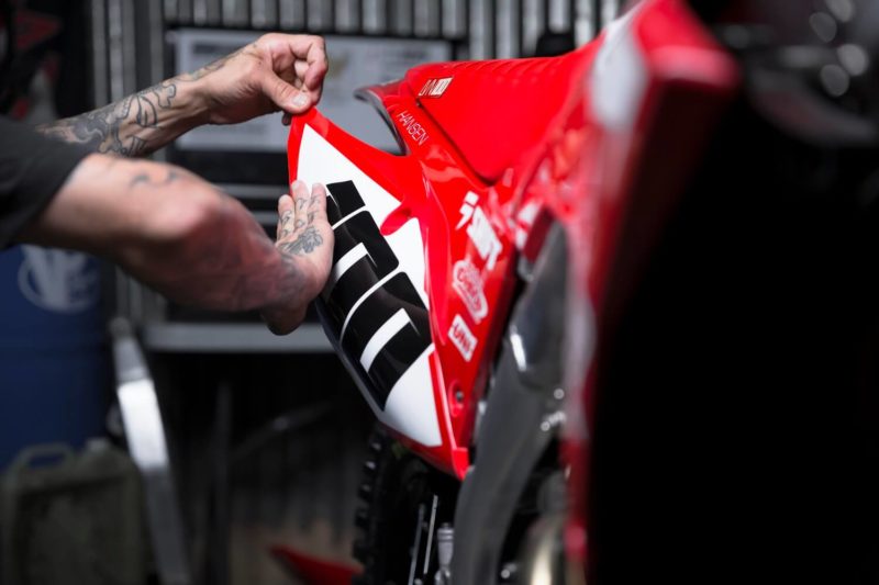 Honda CR CRF Graphic Kit Red Motocross Dekor Rot Bekleben Appyling